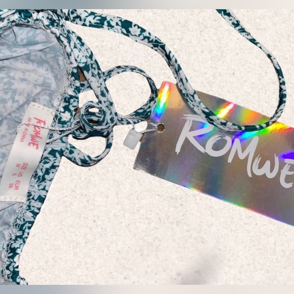 •Donated to Fire Evacuees• Floral Romper NWT Size Medium - Picture 7 of 7